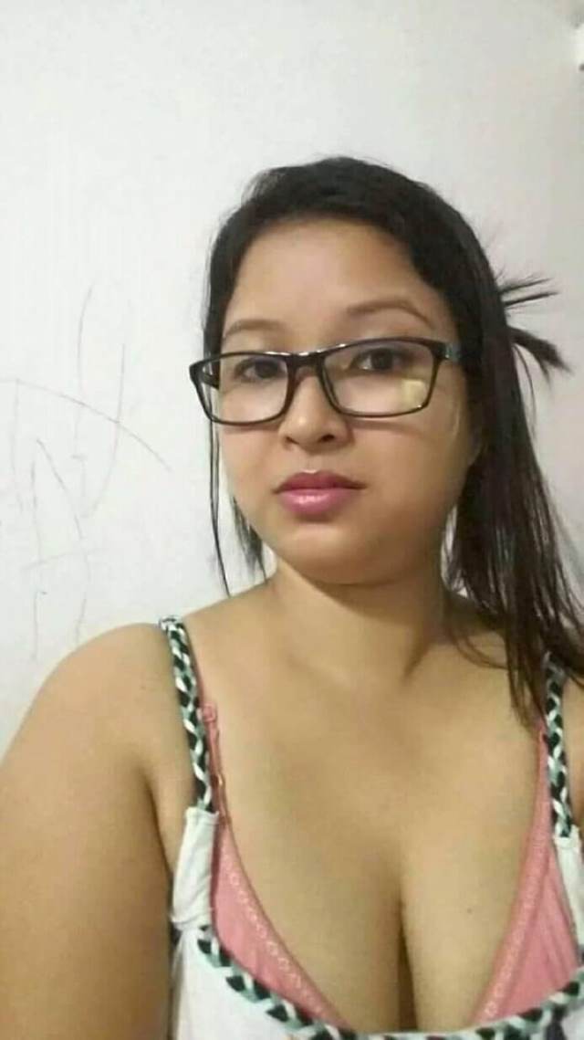 https://pub-5fcdf72a54cd4edbb03ec3edaa415a42.r2.dev/nakedleaks/husband's_distress:_auntie_and_neighbor's_intimate_photos/30.jpg