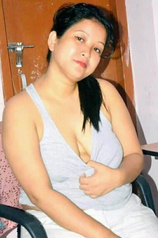 https://pub-5fcdf72a54cd4edbb03ec3edaa415a42.r2.dev/nakedleaks/husband's_distress:_auntie_and_neighbor's_intimate_photos/6.jpg