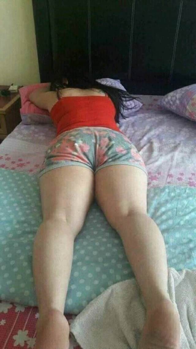 https://pub-5fcdf72a54cd4edbb03ec3edaa415a42.r2.dev/nakedleaks/husband's_distress:_auntie_and_neighbor's_intimate_photos/8.jpg