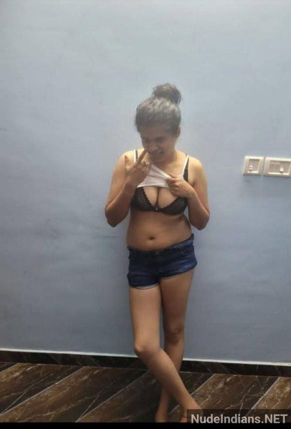 https://pub-5fcdf72a54cd4edbb03ec3edaa415a42.r2.dev/nakedleaks/husband_invites_friend_to_share_wife's_pleasure/1.jpg