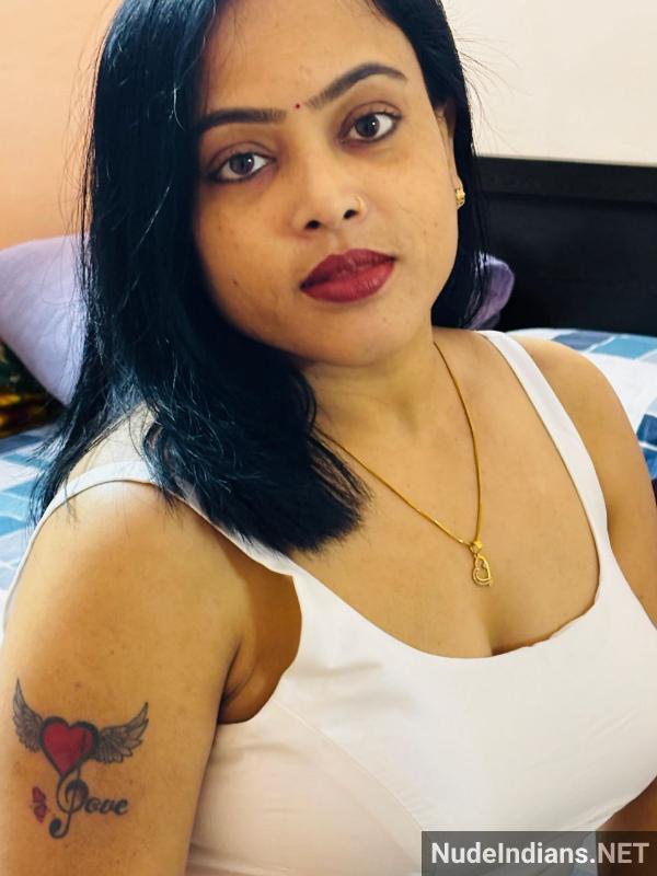 https://pub-5fcdf72a54cd4edbb03ec3edaa415a42.r2.dev/nakedleaks/hyderabad_aunt_ramya's_busty_display_to_seduce_partner/3.jpg