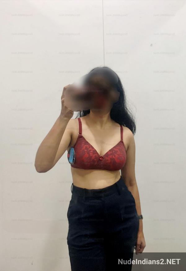 https://pub-5fcdf72a54cd4edbb03ec3edaa415a42.r2.dev/nakedleaks/hyderabad_telugu_wife_kavya_shetty_intimate_photos_with_cuckold_lover/11.jpg