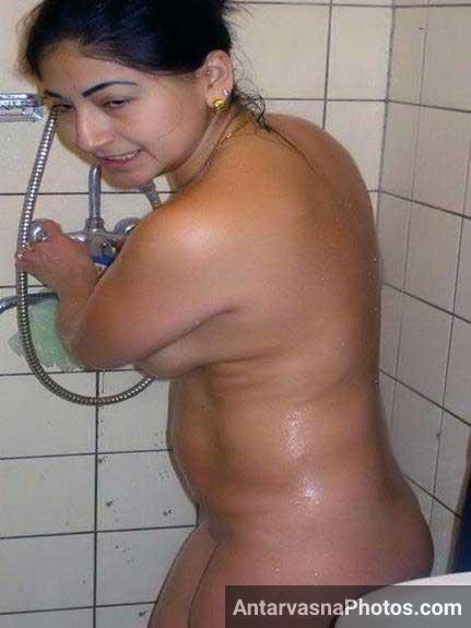 https://pub-5fcdf72a54cd4edbb03ec3edaa415a42.r2.dev/nakedleaks/hygiene_care_of_an_indian_wife's_intimate_area/2.jpg