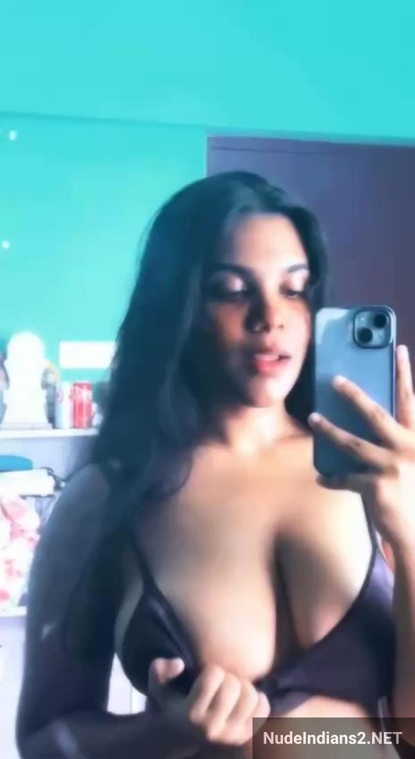 https://pub-5fcdf72a54cd4edbb03ec3edaa415a42.r2.dev/nakedleaks/images_of_pune_college_girl_siddhi_raut's_iphone_boob_selfies/0.jpg