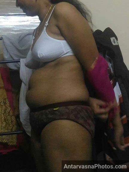 https://pub-5fcdf72a54cd4edbb03ec3edaa415a42.r2.dev/nakedleaks/images_of_southern_indian_callgirl_undressing/7.jpg