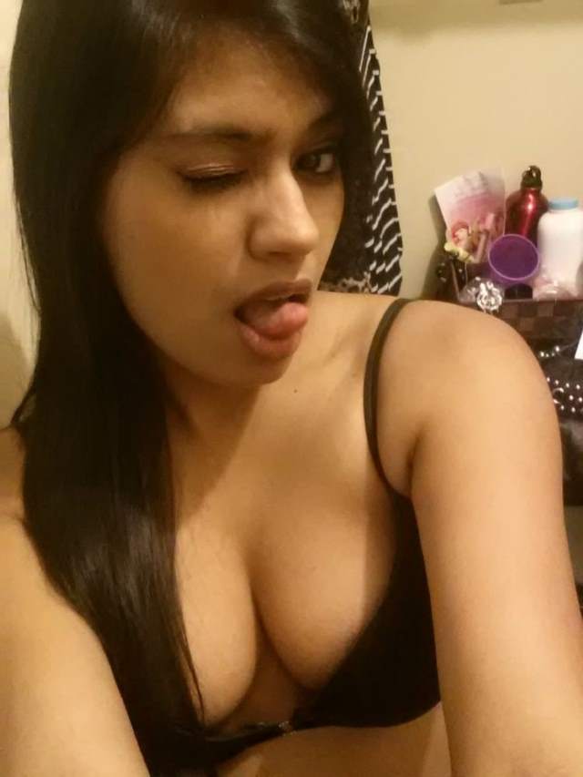 https://pub-5fcdf72a54cd4edbb03ec3edaa415a42.r2.dev/nakedleaks/inaugural_oral_experience_of_a_stunning_desi_girl_captured_in_photos/4.jpg
