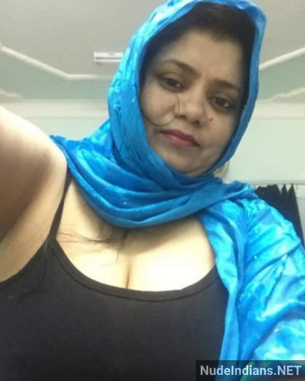 https://pub-5fcdf72a54cd4edbb03ec3edaa415a42.r2.dev/nakedleaks/indian_aunties_flaunting_nude_big_breasts_selfies/75.jpg