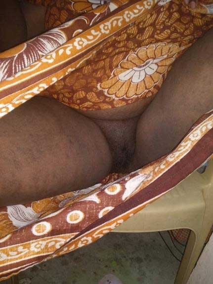 https://pub-5fcdf72a54cd4edbb03ec3edaa415a42.r2.dev/nakedleaks/indian_aunties_flaunting_their_large_assets_in_nude_photos/3.jpg