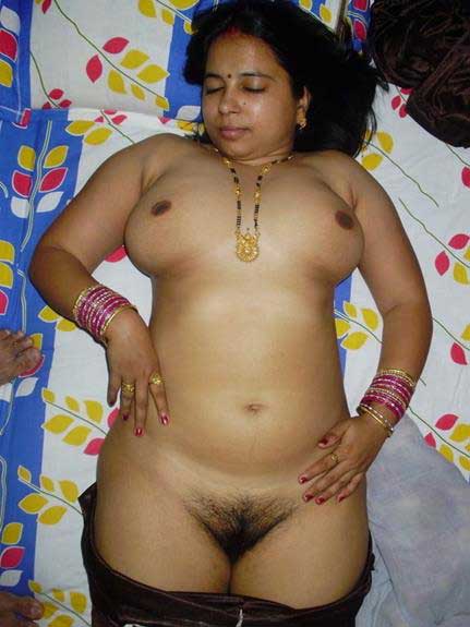 https://pub-5fcdf72a54cd4edbb03ec3edaa415a42.r2.dev/nakedleaks/indian_aunty_displaying_her_large_breasts_in_photos/6.jpg