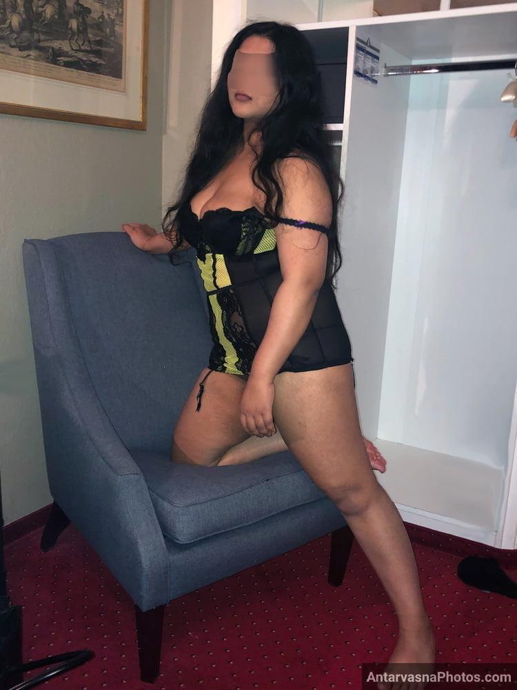 https://pub-5fcdf72a54cd4edbb03ec3edaa415a42.r2.dev/nakedleaks/indian_bhabhi_nude_pictures_collection_(64_high_quality_images)/62.jpg