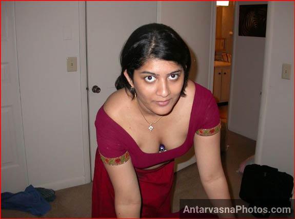 https://pub-5fcdf72a54cd4edbb03ec3edaa415a42.r2.dev/nakedleaks/indian_bhabhi_removes_saree_-_revealing_nude_images/1.jpg