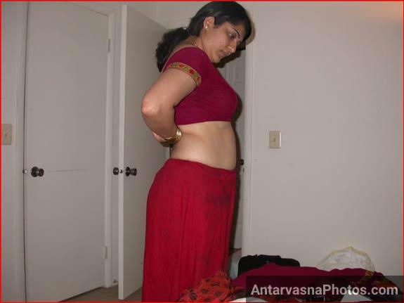 https://pub-5fcdf72a54cd4edbb03ec3edaa415a42.r2.dev/nakedleaks/indian_bhabhi_removes_saree_-_revealing_nude_images/3.jpg