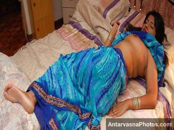 https://pub-5fcdf72a54cd4edbb03ec3edaa415a42.r2.dev/nakedleaks/indian_bhabhi_reveals_big_boobs_to_husband/0.jpg