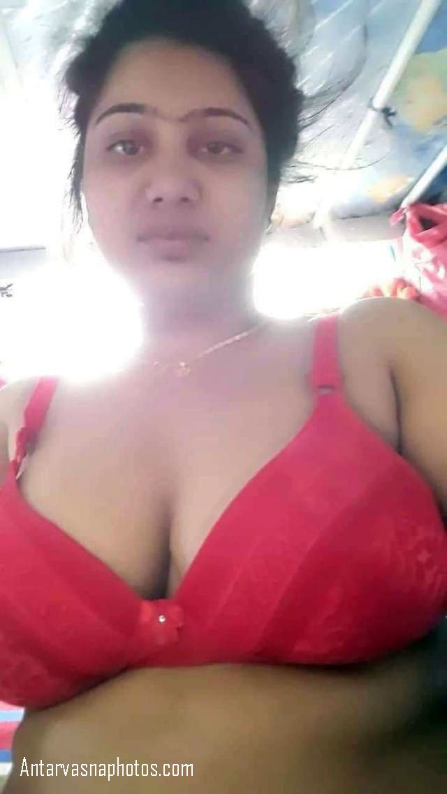 https://pub-5fcdf72a54cd4edbb03ec3edaa415a42.r2.dev/nakedleaks/indian_girl's_attractive_photos/1.jpg