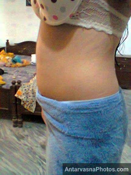 https://pub-5fcdf72a54cd4edbb03ec3edaa415a42.r2.dev/nakedleaks/indian_girl's_hot_selfie_leaked_online/4.jpg