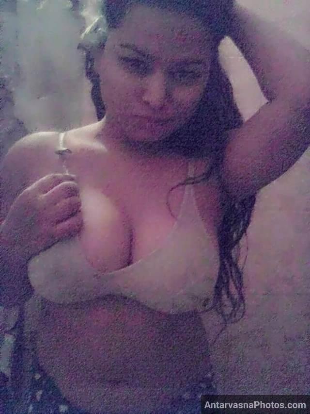 https://pub-5fcdf72a54cd4edbb03ec3edaa415a42.r2.dev/nakedleaks/indian_girl's_nude_selfies_for_her_lover/1.jpg