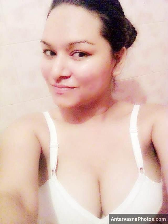 https://pub-5fcdf72a54cd4edbb03ec3edaa415a42.r2.dev/nakedleaks/indian_girl's_nude_selfies_for_her_lover/2.jpg