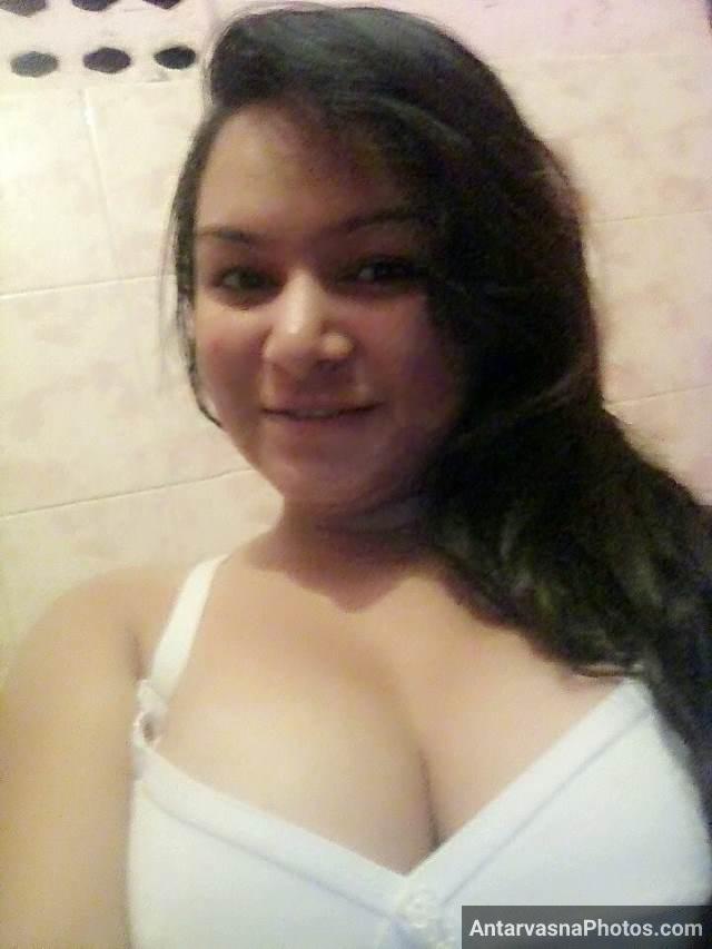https://pub-5fcdf72a54cd4edbb03ec3edaa415a42.r2.dev/nakedleaks/indian_girl's_nude_selfies_for_her_lover/4.jpg