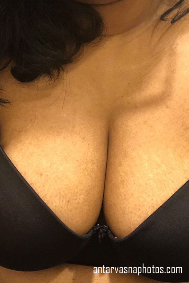 https://pub-5fcdf72a54cd4edbb03ec3edaa415a42.r2.dev/nakedleaks/indian_girl_captures_intimate_photos_of_her_sexy_chest_and_buttocks/1.jpg