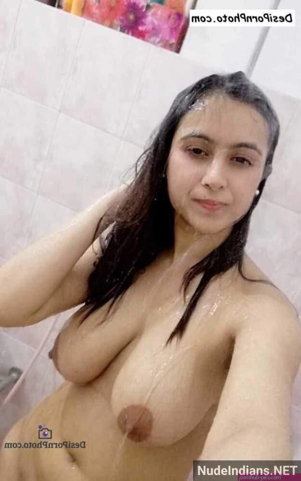 https://pub-5fcdf72a54cd4edbb03ec3edaa415a42.r2.dev/nakedleaks/indian_girls_showing_off_in_hot_boob_selfies/44.jpg