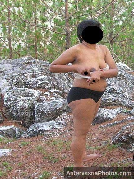 https://pub-5fcdf72a54cd4edbb03ec3edaa415a42.r2.dev/nakedleaks/indian_lady_veena_exposing_all_in_the_wild/6.jpg