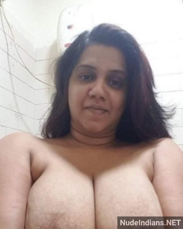 https://pub-5fcdf72a54cd4edbb03ec3edaa415a42.r2.dev/nakedleaks/indian_mature_aunty's_nude_big_breast_images/11.jpg