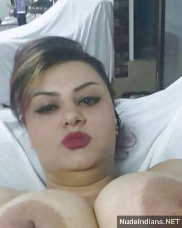 https://pub-5fcdf72a54cd4edbb03ec3edaa415a42.r2.dev/nakedleaks/indian_mature_aunty's_nude_big_breast_images/15.jpg