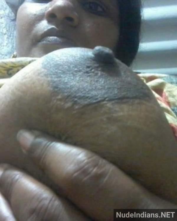 https://pub-5fcdf72a54cd4edbb03ec3edaa415a42.r2.dev/nakedleaks/indian_mature_aunty's_nude_big_breast_images/36.jpg