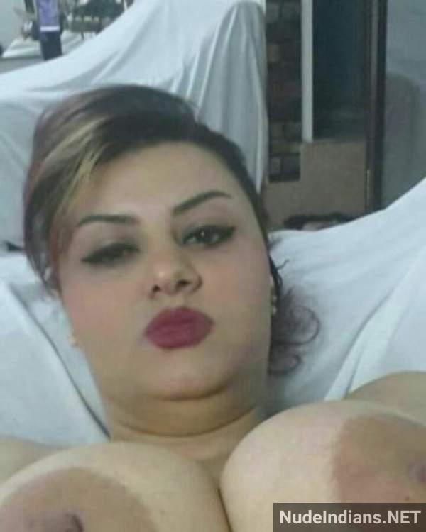 https://pub-5fcdf72a54cd4edbb03ec3edaa415a42.r2.dev/nakedleaks/indian_mature_aunty's_nude_big_breast_images/9.jpg