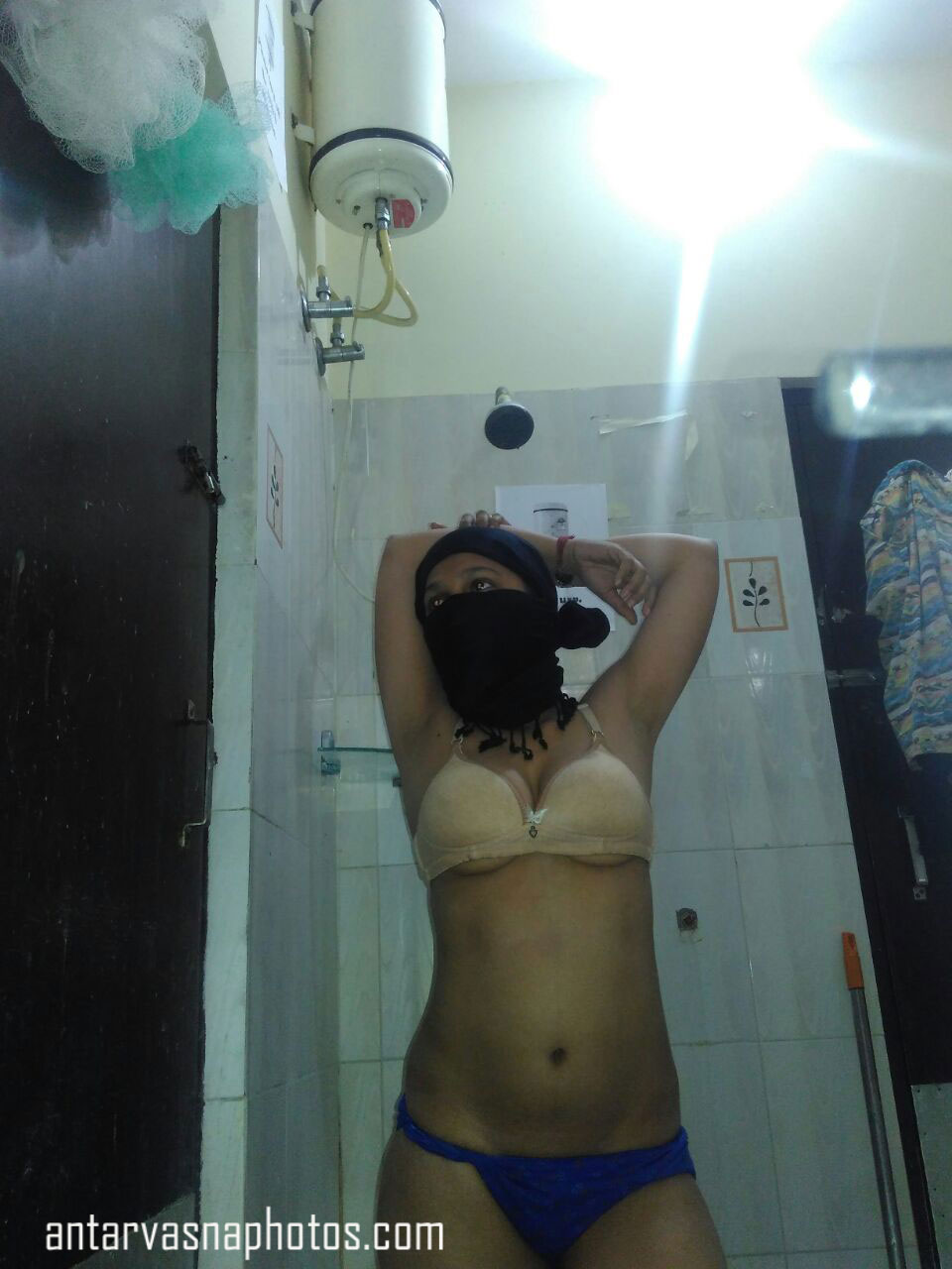 https://pub-5fcdf72a54cd4edbb03ec3edaa415a42.r2.dev/nakedleaks/indian_model_suhani's_revealing_pictures_from_delhi_sex_chat/4.jpg