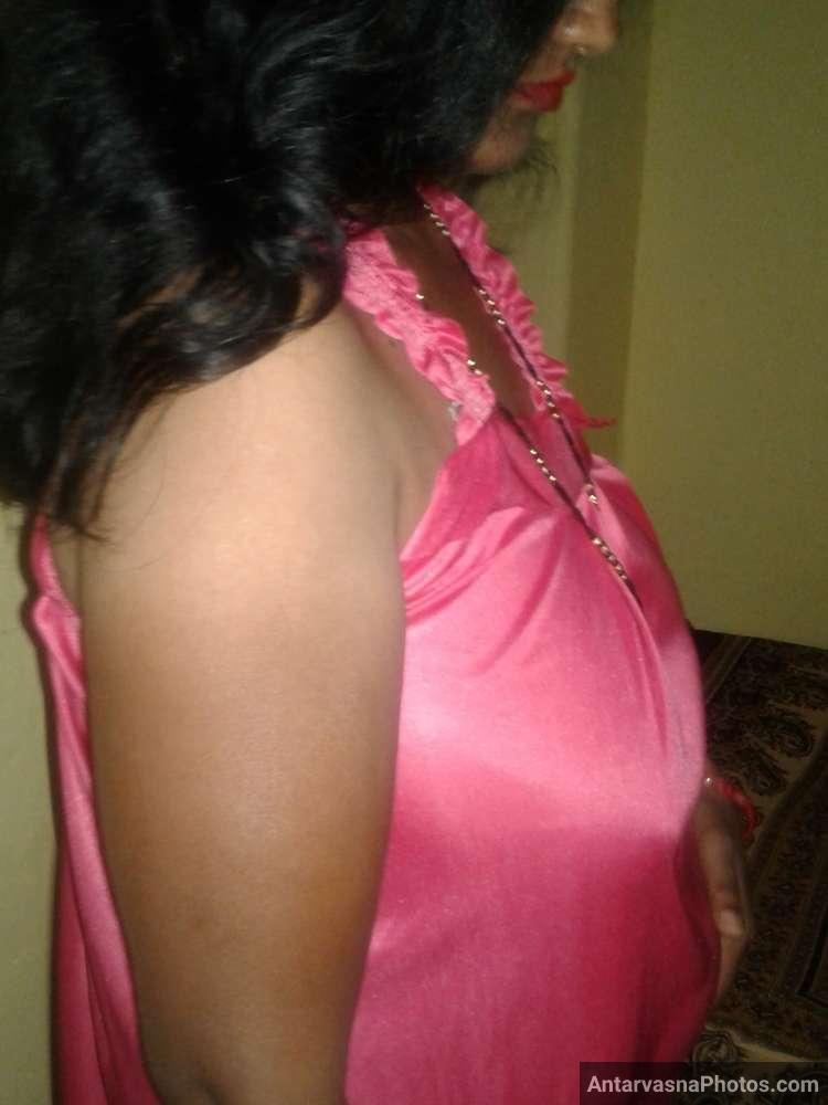 https://pub-5fcdf72a54cd4edbb03ec3edaa415a42.r2.dev/nakedleaks/indian_mother's_nighty_removed_by_son_–_17_pictures/0.jpg
