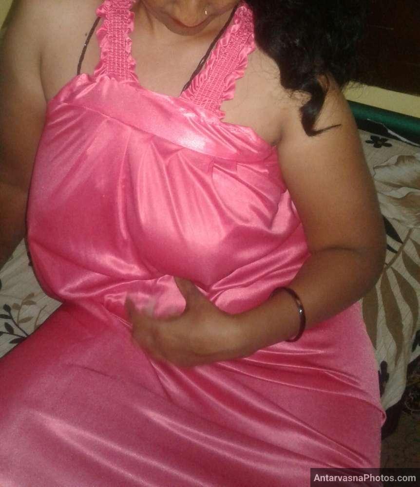 https://pub-5fcdf72a54cd4edbb03ec3edaa415a42.r2.dev/nakedleaks/indian_mother's_nighty_removed_by_son_–_17_pictures/2.jpg