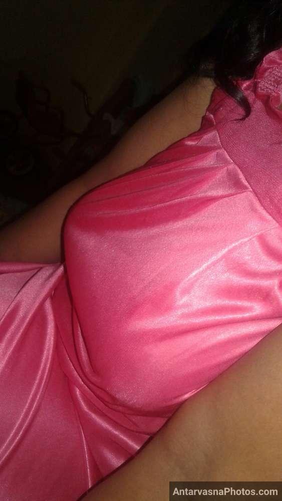 https://pub-5fcdf72a54cd4edbb03ec3edaa415a42.r2.dev/nakedleaks/indian_mother's_nighty_removed_by_son_–_17_pictures/4.jpg
