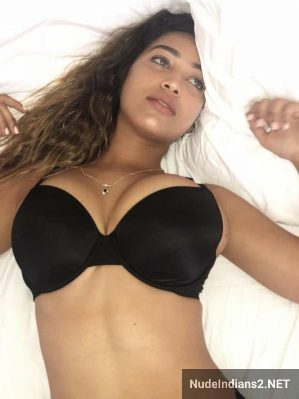 https://pub-5fcdf72a54cd4edbb03ec3edaa415a42.r2.dev/nakedleaks/indian_nri_akansha's_provocative_selfies_in_lingerie/21.jpg