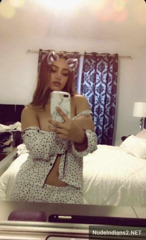 https://pub-5fcdf72a54cd4edbb03ec3edaa415a42.r2.dev/nakedleaks/indian_nri_akansha's_provocative_selfies_in_lingerie/58.jpg