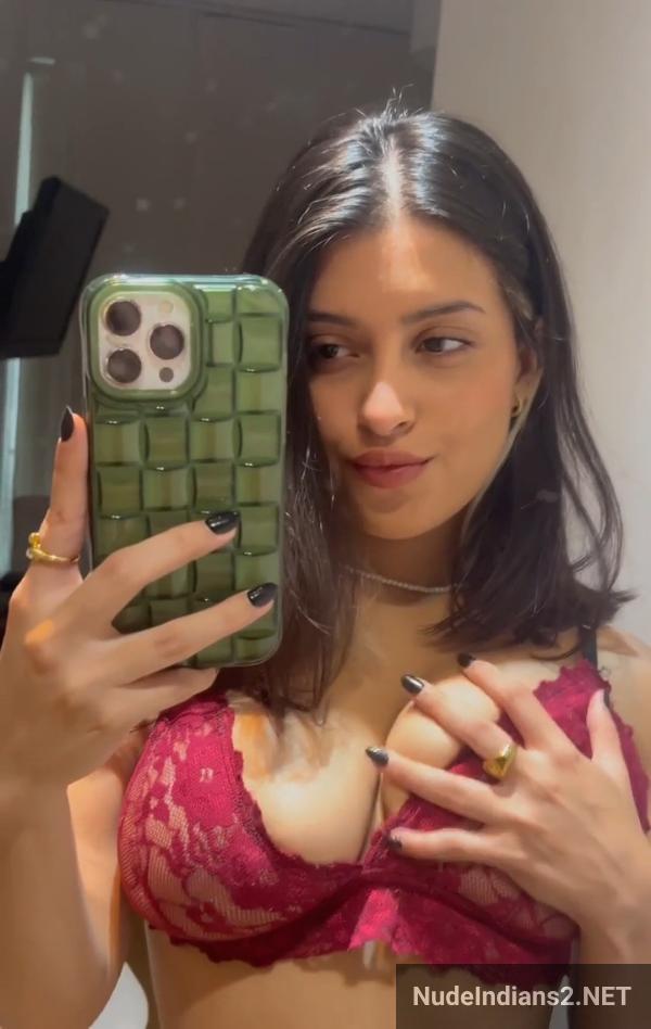 https://pub-5fcdf72a54cd4edbb03ec3edaa415a42.r2.dev/nakedleaks/indian_nri_sanika_shares_intimate_lingerie_photos/12.jpg