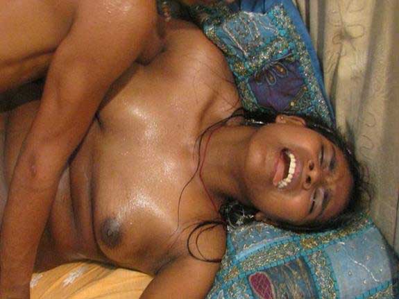 https://pub-5fcdf72a54cd4edbb03ec3edaa415a42.r2.dev/nakedleaks/indian_sex_photos_to_excite_and_arouse/3.jpg