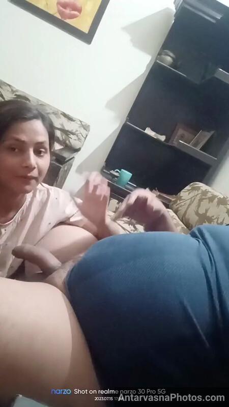 https://pub-5fcdf72a54cd4edbb03ec3edaa415a42.r2.dev/nakedleaks/indian_spouse_oral_sex_and_intimate_moments_photos/3.jpg