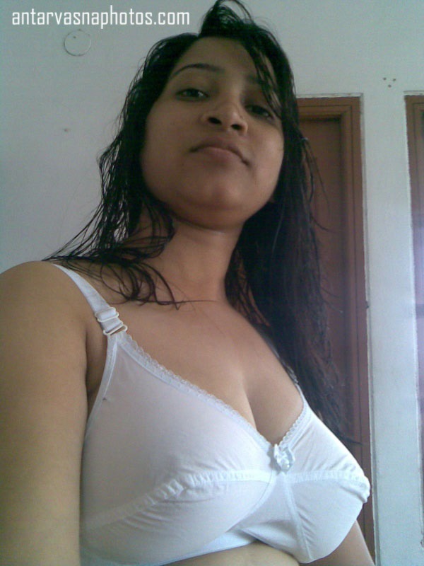 https://pub-5fcdf72a54cd4edbb03ec3edaa415a42.r2.dev/nakedleaks/indian_teen_chunni_displays_her_large_breasts/1.jpg