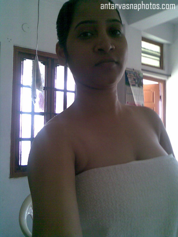 https://pub-5fcdf72a54cd4edbb03ec3edaa415a42.r2.dev/nakedleaks/indian_teen_chunni_displays_her_large_breasts/2.jpg
