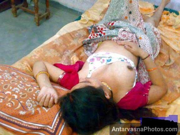 https://pub-5fcdf72a54cd4edbb03ec3edaa415a42.r2.dev/nakedleaks/indian_wife_in_saree_showing_off/2.jpg