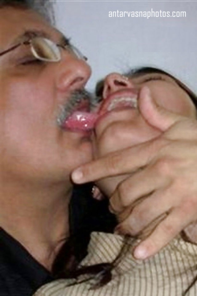 https://pub-5fcdf72a54cd4edbb03ec3edaa415a42.r2.dev/nakedleaks/indian_woman_and_her_father-in-law's_homemade_adult_pictures/0.jpg