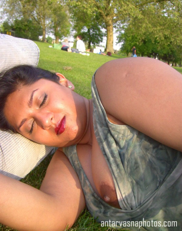 https://pub-5fcdf72a54cd4edbb03ec3edaa415a42.r2.dev/nakedleaks/indian_women_flaunting_black_nipples/4.jpg