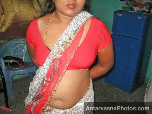 https://pub-5fcdf72a54cd4edbb03ec3edaa415a42.r2.dev/nakedleaks/indian_women_in_55_nude_saree_images/3.jpg