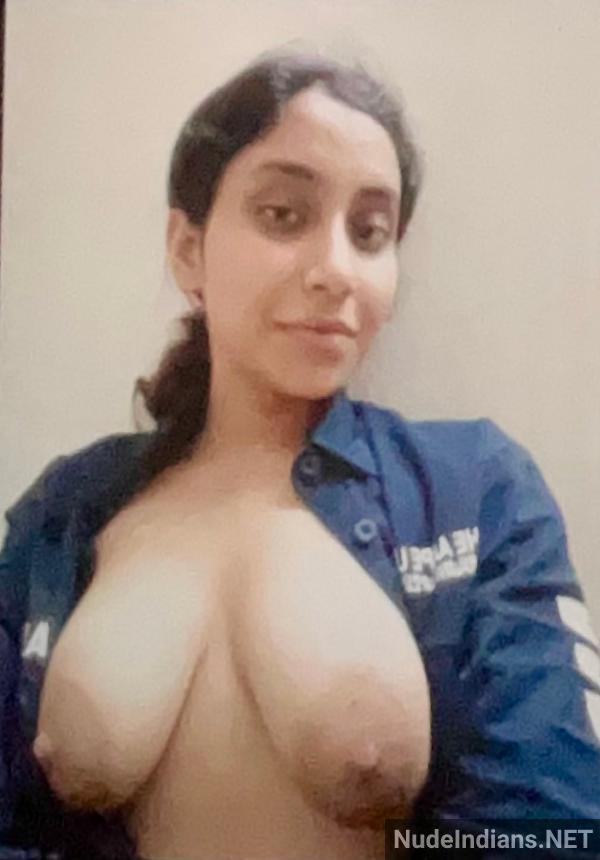 https://pub-5fcdf72a54cd4edbb03ec3edaa415a42.r2.dev/nakedleaks/indulge_in_revealing_selfies_of_indian-muslim_cousin/10.jpg