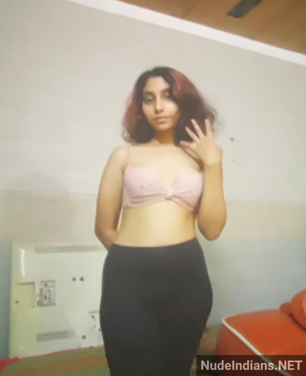 https://pub-5fcdf72a54cd4edbb03ec3edaa415a42.r2.dev/nakedleaks/indulge_in_revealing_selfies_of_indian-muslim_cousin/5.jpg