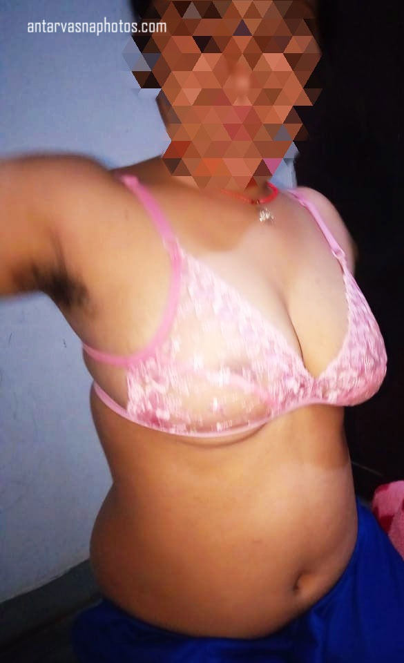 https://pub-5fcdf72a54cd4edbb03ec3edaa415a42.r2.dev/nakedleaks/inexperienced_attractive_girl's_desi_nude_photographs/1.jpg