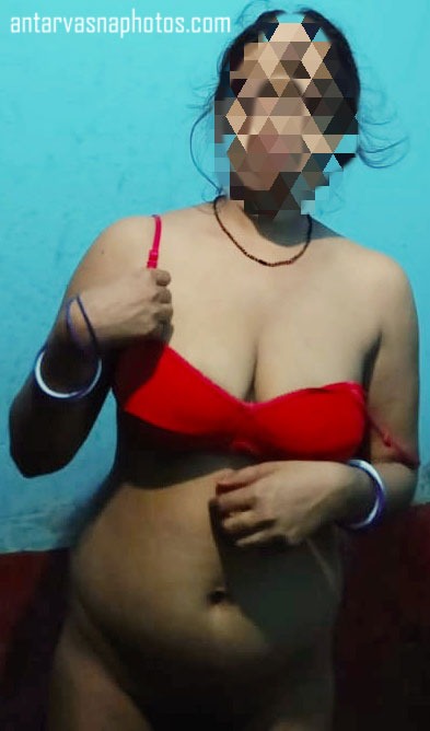 https://pub-5fcdf72a54cd4edbb03ec3edaa415a42.r2.dev/nakedleaks/inexperienced_attractive_girl's_desi_nude_photographs/2.jpg