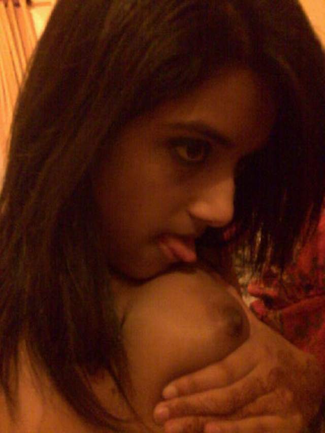 https://pub-5fcdf72a54cd4edbb03ec3edaa415a42.r2.dev/nakedleaks/innocent_young_girl_captures_selfie_shots_of_her_first_time_journey/4.jpg