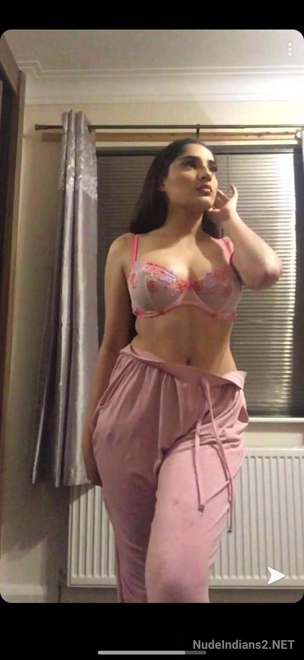 https://pub-5fcdf72a54cd4edbb03ec3edaa415a42.r2.dev/nakedleaks/international_indian_girl_zoya_khan_reveals_busty_figure_in_seductive_selfies/13.jpg